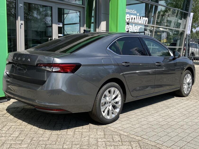 Škoda Superb First Edition 1.5 TSI m-HEV 150 pk DSG | Automaat | Elektrische achterklep | Navigatie | Adaptieve cruise control | 18'' Lichtmetalen velgen | Camera |