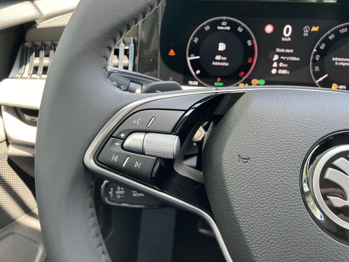 Škoda Superb First Edition 1.5 TSI m-HEV 150 pk DSG | Automaat | Elektrische achterklep | Navigatie | Adaptieve cruise control | 18'' Lichtmetalen velgen | Camera |