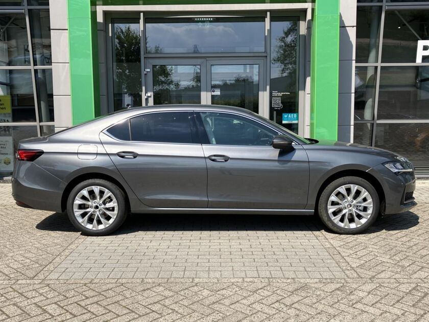 Škoda Superb First Edition 1.5 TSI m-HEV 150 pk DSG | Automaat | Elektrische achterklep | Navigatie | Adaptieve cruise control | 18'' Lichtmetalen velgen | Camera |