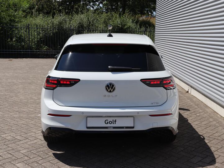 Volkswagen Golf 8 R-Line-Edition 1.5 eTSI 85 kW / 116 pk Hatchback 7 versn. DSG | LED Matrix | Assistance Plus |