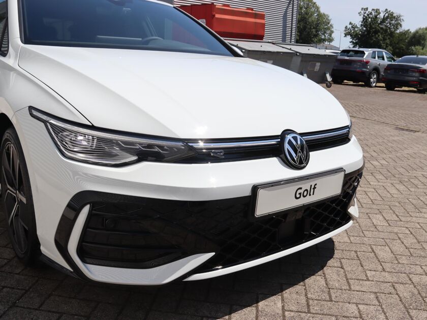 Volkswagen Golf 8 R-Line-Edition 1.5 eTSI 85 kW / 116 pk Hatchback 7 versn. DSG | LED Matrix | Assistance Plus |