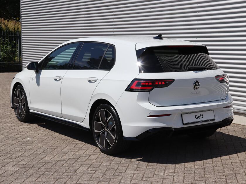 Volkswagen Golf 8 R-Line-Edition 1.5 eTSI 85 kW / 116 pk Hatchback 7 versn. DSG | LED Matrix | Assistance Plus |