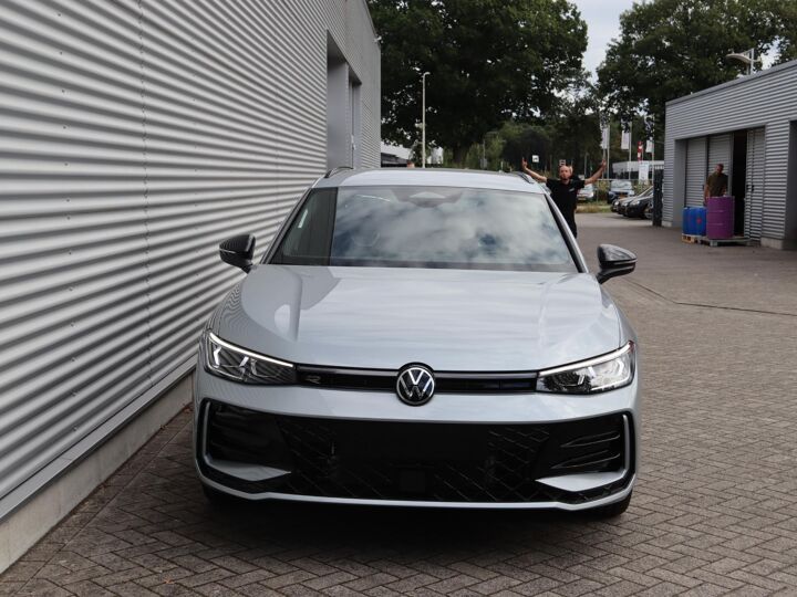 Volkswagen Passat Variant R-Line Business 1.5 eHybrid 150 kW / 204 pk Varian Volkswagen Passat Variant R-Line Business 1.5 PHEV 150 kW / 204 pk Variant 6 versn. DSG | Black Style | Trekhaak elektrisch wegklapbaar |