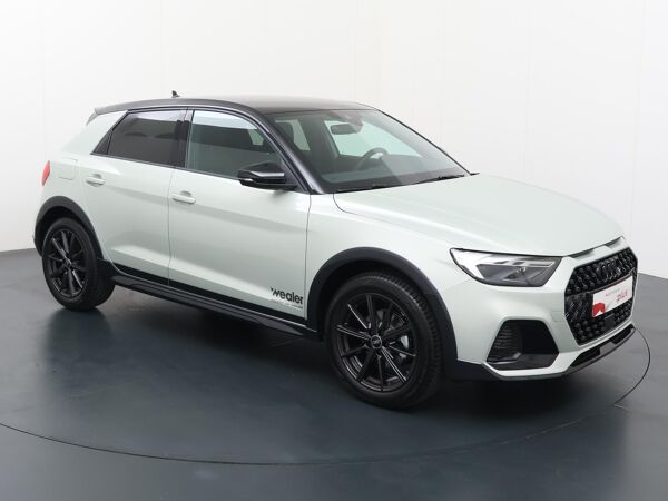 Audi A1 allstreet 25 TFSI Advanced edition | Cruise Control | Afgevlakt stuurwiel | Optiekpakket zwart plus | LED | Parkeerhulp Plus | Privacy Glas | Dak in contrastkleur | Automatische airconditioning | Zwarte hemel