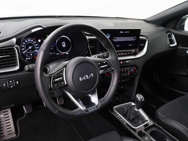 Kia Ceed 1.0 T-GDi GT-PlusLine Elektrisch verstelbare stoel met geheugen | Schuif- kanteldak | verwarmde voorstoelen en achterbank | 17" LM-velgen | extra getinte ramen | Afneembare trekhaak