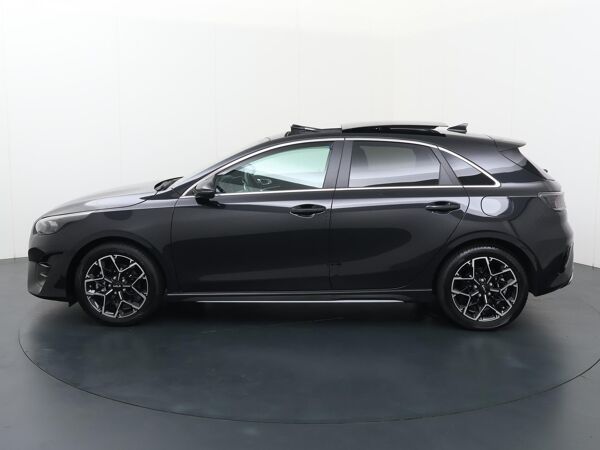 Kia Ceed 1.0 T-GDi GT-PlusLine Elektrisch verstelbare stoel met geheugen | Schuif- kanteldak | verwarmde voorstoelen en achterbank | 17" LM-velgen | extra getinte ramen | Afneembare trekhaak