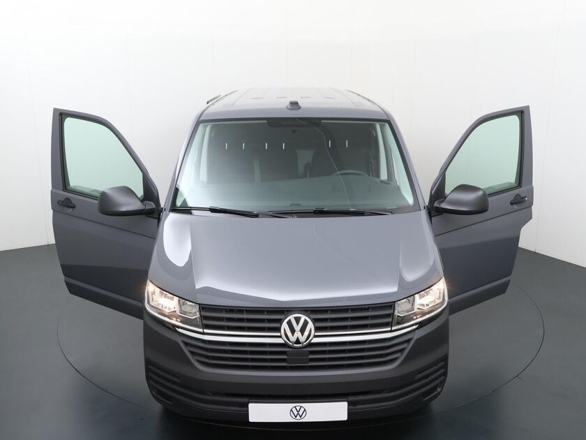 Volkswagen Bedrijfswagens Transporter 2.0 TDI L2H1 28 | 150 PK | Trekhaak | Verzwaarde vering achter | Achteruitrijcamera |