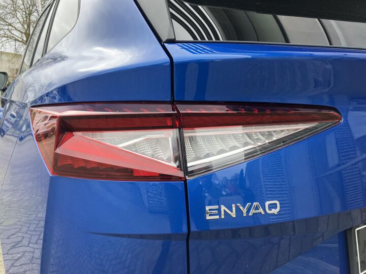 Škoda Enyaq 60 Selection 180 pk | Side assist | 20'' Lichtmetalen velgen | Camera | Adaptieve cruise control | Stoelverwarming |