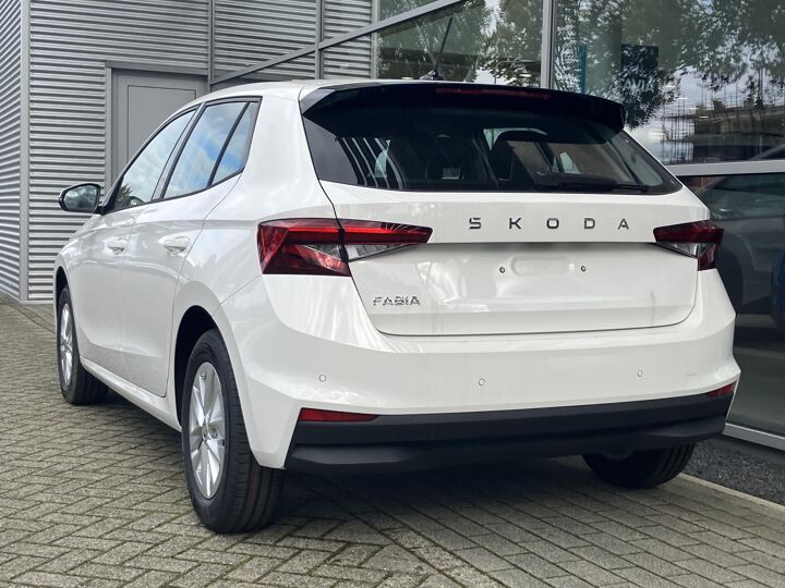 Škoda Fabia Selection 1.0 TSI 95 pk | Apple CarPlay / Android Auto | Parkeersensoren | Cruise control | 15" lichtmetalen velgen |