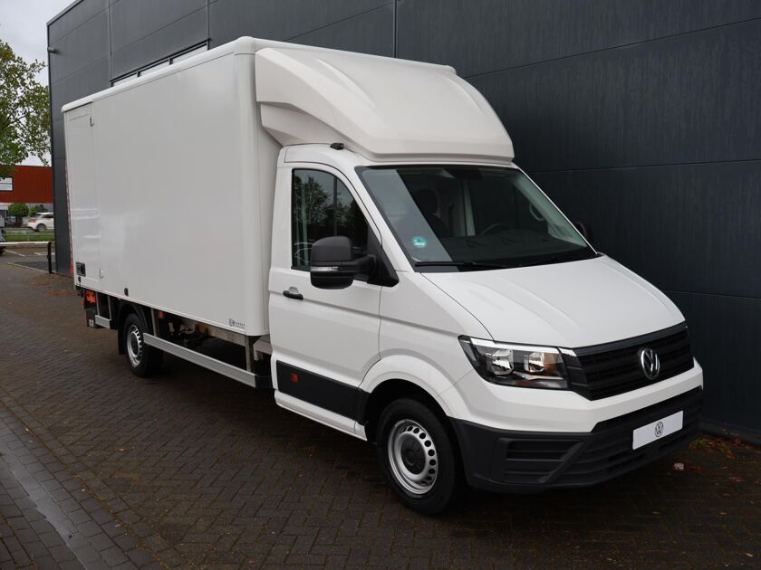 Volkswagen Bedrijfswagens Crafter 35 2.0 TDI L4 Trendline EURO VI | 140 PK | Bestebak Karhof + Deur + Dakspoiler | Elektrische Laadklep 750Kg + Rolstop | Versterkte vering + Stabilisator | Airco | Cruise Control | Navigatie DAB+ Apple Carplay | Comfort Bestuurdersstoel met Armleuningen en Lendesteun + Bijrijdersbank met Opbergvak | Karhof Laadbak 4,5m + Lat-om-Lat + Combi Bindrails