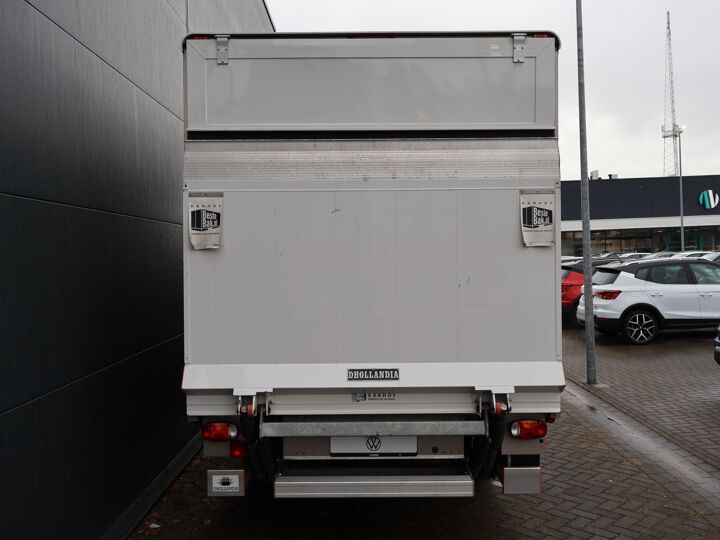 Volkswagen Bedrijfswagens Crafter 35 2.0 TDI L4 Trendline EURO VI | 140 PK | Bestebak Karhof + Deur + Dakspoiler | Elektrische Laadklep 750Kg + Rolstop | Versterkte vering + Stabilisator | Airco | Cruise Control | Navigatie DAB+ Apple Carplay | Comfort Bestuurdersstoel met Armleuningen en Lendesteun + Bijrijdersbank met Opbergvak | Karhof Laadbak 4,5m + Lat-om-Lat + Combi Bindrails