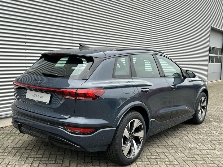 Audi Q6 e-tron S Edition (B1)  e-tron perf 225kW/306pk 100Kwh Hat Audi Q6 e-tron S Edition e-tron perf 225kW/306pk 100Kwh | Luchtvering | Stuurwielverwarming | Stoelverwarming achter | 360 Camera