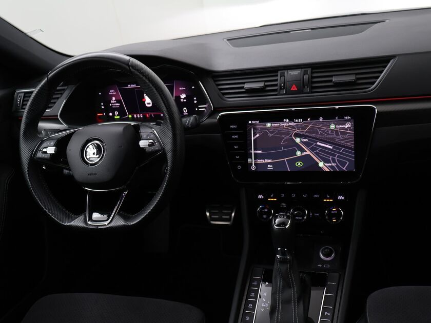 Škoda Superb Combi 1.4 TSI iV Sportline | 218 PK | Navigatiesysteem Columbus | Matrix LED verlichting | Lichtmetalen velgen 19"|