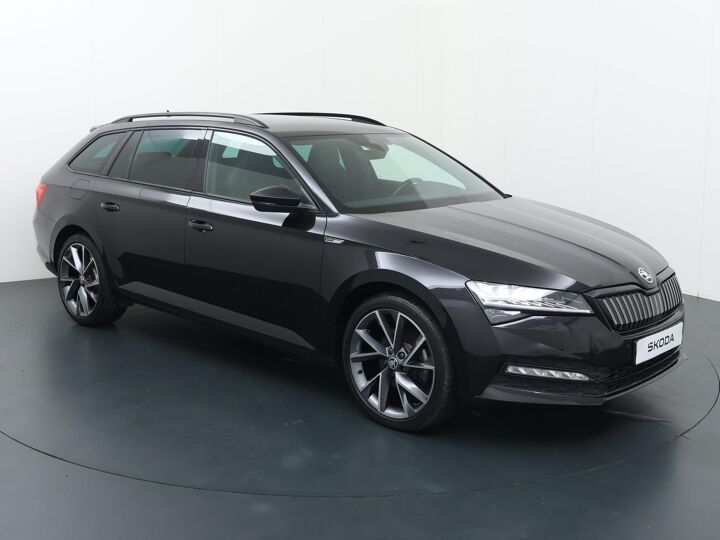 Škoda Superb Combi 1.4 TSI iV Sportline | 218 PK | Navigatiesysteem Columbus | Matrix LED verlichting | Lichtmetalen velgen 19"|