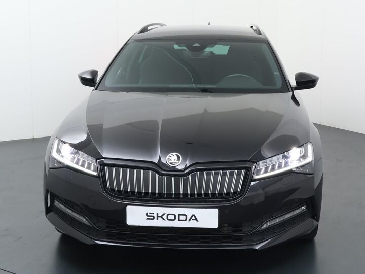 Škoda Superb Combi 1.4 TSI iV Sportline | 218 PK | Navigatiesysteem Columbus | Matrix LED verlichting | Lichtmetalen velgen 19"|