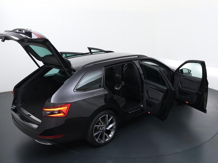 Škoda Superb Combi 1.4 TSI iV Sportline | 218 PK | Navigatiesysteem Columbus | Matrix LED verlichting | Lichtmetalen velgen 19"|