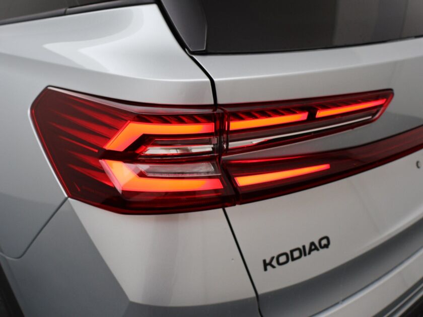 Škoda Kodiaq Sportline Business 1.5 TSI PHEV 204 pk DSG | Automaat | Panoramadak |19" Lichtmetalen velgen | LED Matrix