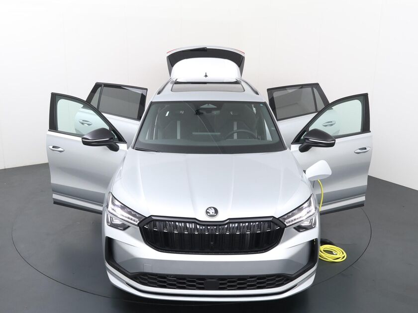 Škoda Kodiaq Sportline Business 1.5 TSI PHEV 204 pk DSG | Automaat | Panoramadak |19" Lichtmetalen velgen | LED Matrix