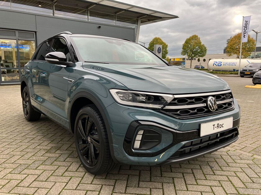 Volkswagen T-Roc R-Line Business 1.5 110 kW / 150 pk TSI SUV 7 vers n. DSG | Black Style | LED Matrix | Panoramadak | Elektr. achterklep |