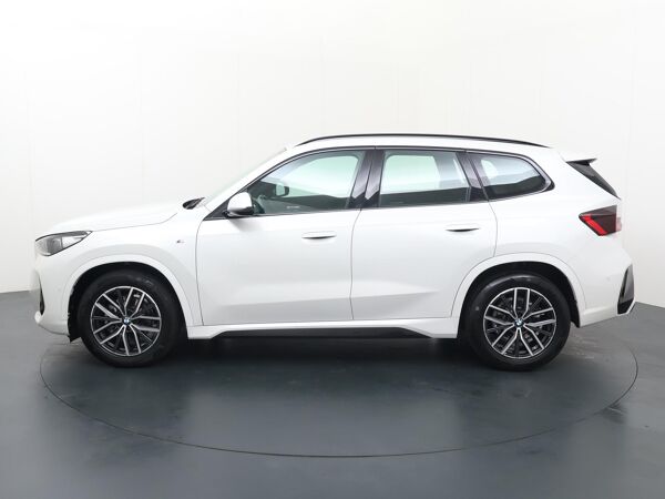 BMW X1 sDrive18i | 136 PK |  Automaat | El. achterklep | Navigatiesysteem | M-line interieur | PDC voor en achter | Alcantara bekleding | Elec. verstelbare bestuurdersstoel met memory |