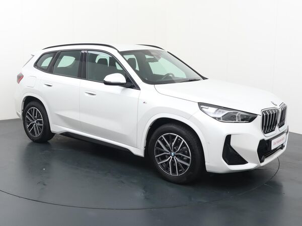 BMW X1 sDrive18i | 136 PK |  Automaat | El. achterklep | Navigatiesysteem | M-line interieur | PDC voor en achter | Alcantara bekleding | Elec. verstelbare bestuurdersstoel met memory |