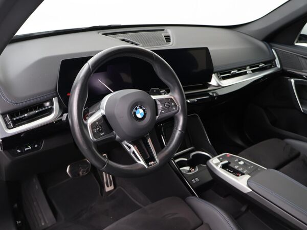 BMW X1 sDrive18i | 136 PK |  Automaat | El. achterklep | Navigatiesysteem | M-line interieur | PDC voor en achter | Alcantara bekleding | Elec. verstelbare bestuurdersstoel met memory |