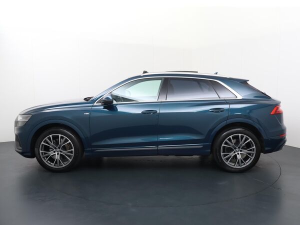 Audi Q8 55 TFSI quattro Pro Line Plus | 340 PK | Trekhaak |  Luchtvering  | S-Line exterieur | Dynamic steering | Panoramadak | Lederen bekleding Valcona |