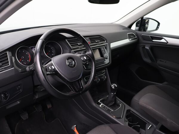 Volkswagen Tiguan 1.4 TSI Trendline | 125 PK | Multifunctioneel stuurwiel | Lichtmetalen velgen 17 "| Cruise control |