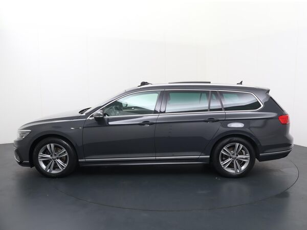 Volkswagen Passat Variant 1.5 TSI R-Line Business + | 150 PK | Automaat | Trekhaak | ergoComfort bestuurdersstoel | Panoramadak |