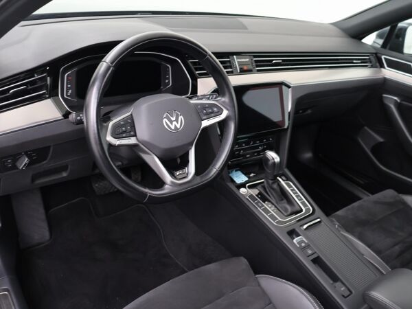 Volkswagen Passat Variant 1.5 TSI R-Line Business + | 150 PK | Automaat | Trekhaak | ergoComfort bestuurdersstoel | Panoramadak |