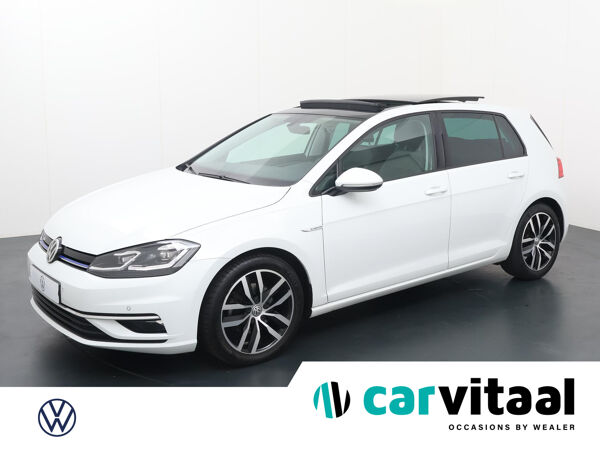 Volkswagen Golf 1.5 TSI Highline | 130 PK | Panoramadak | Navigatiesysteem | Achteruitrijcamera |