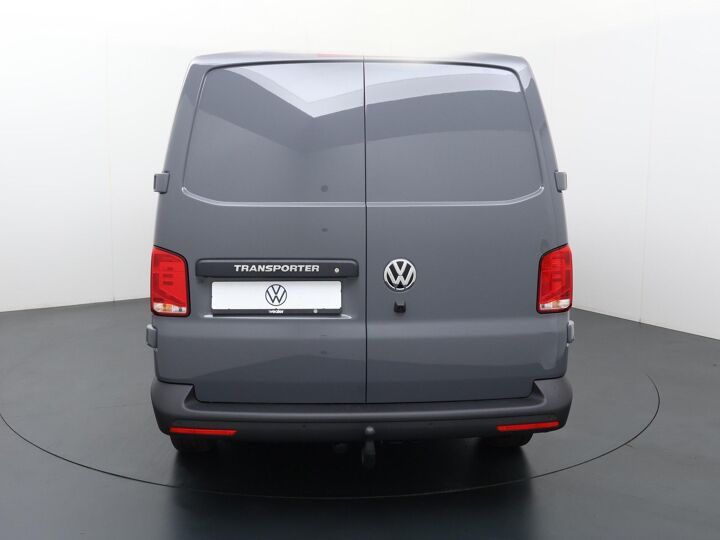 Volkswagen Bedrijfswagens Transporter 2.0 TDI L2H1 28 | 150 PK | LM Velgen 18"Zwart | Airco | Cruise Control | Zwarte Logo's | Radio BT Apple Carplay / Android Auto | Verzwaarde Vering achter | Parkeersensoren V+A + Achteruitrijcamera  | Trekhaak | BPM Vrij