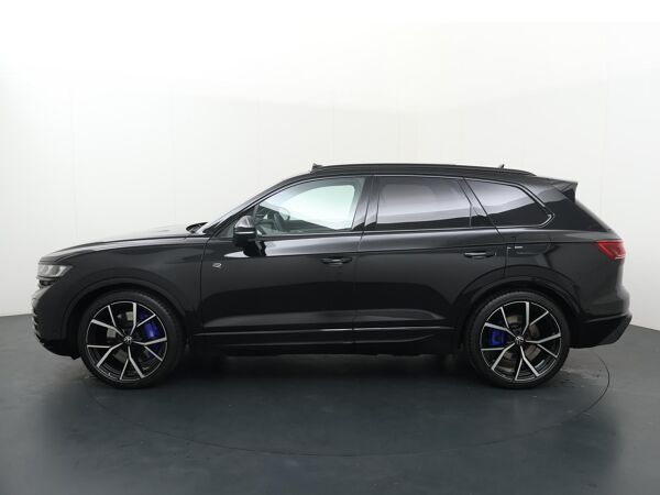 Volkswagen Touareg R 3.0 TSI 340 kW / 462 pk SUV 8 versn. Tiptronic | Multimedia pakket | Opbergpakket | Servosluiting | Trekhaak incl. trailer assist | Geluidsisolerende achterruiten |