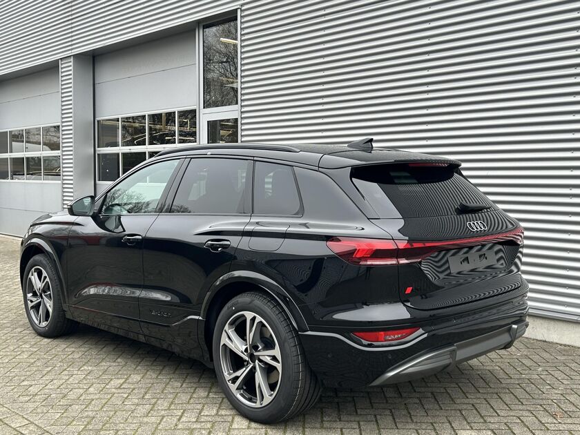 Audi Q6 e-tron Launch Edition e-tron (185kW/252pk) 83 kW Leer | 360 Camera | Stuurwielverwarming | Memory Seats | Stoelverwarming voor + achter