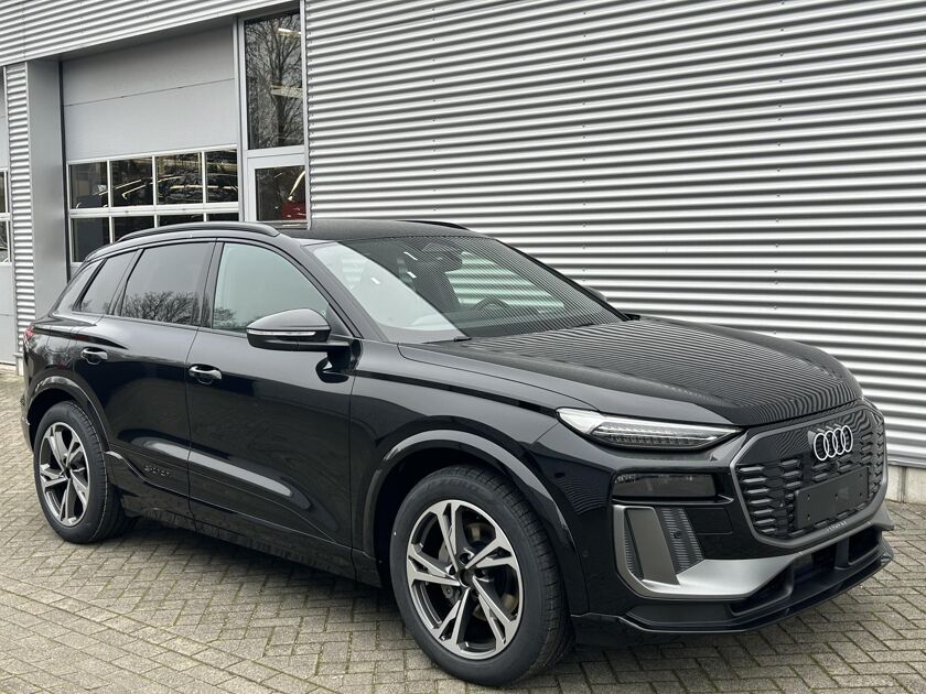 Audi Q6 e-tron Launch Edition e-tron (185kW/252pk) 83 kW Leer | 360 Camera | Stuurwielverwarming | Memory Seats | Stoelverwarming voor + achter