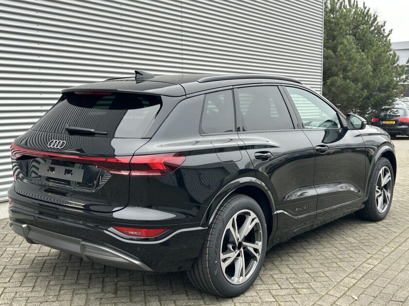 Audi Q6 e-tron Launch Edition e-tron (185kW/252pk) 83 kW Leer | 360 Camera | Stuurwielverwarming | Memory Seats | Stoelverwarming voor + achter