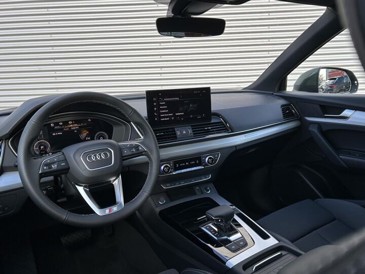 Audi Q5 S edition Competition 50 TFSI e 220 kW / 299 pk SU V 7 versn. S-tronic quattro