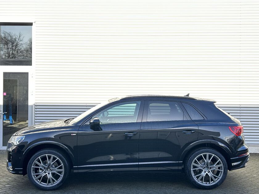 Audi Q3 S edition Competition 35 TFSI 110 kW / 150 pk Hatc Leer | Panoramadak | Stoelverwarming | Camera | Sonos