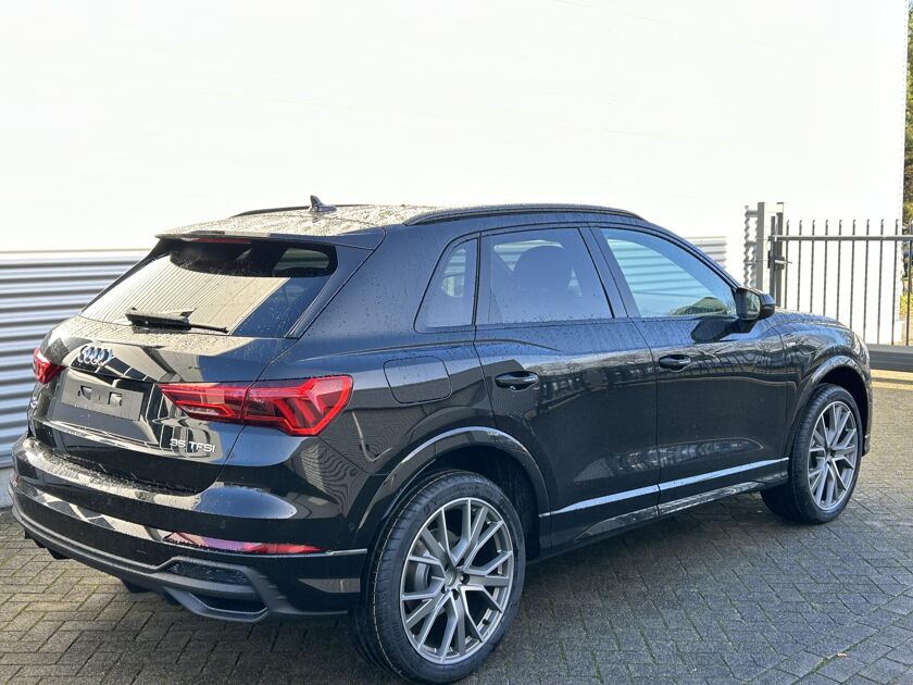 Audi Q3 S edition Competition 35 TFSI 110 kW / 150 pk Hatc Leer | Panoramadak | Stoelverwarming | Camera | Sonos