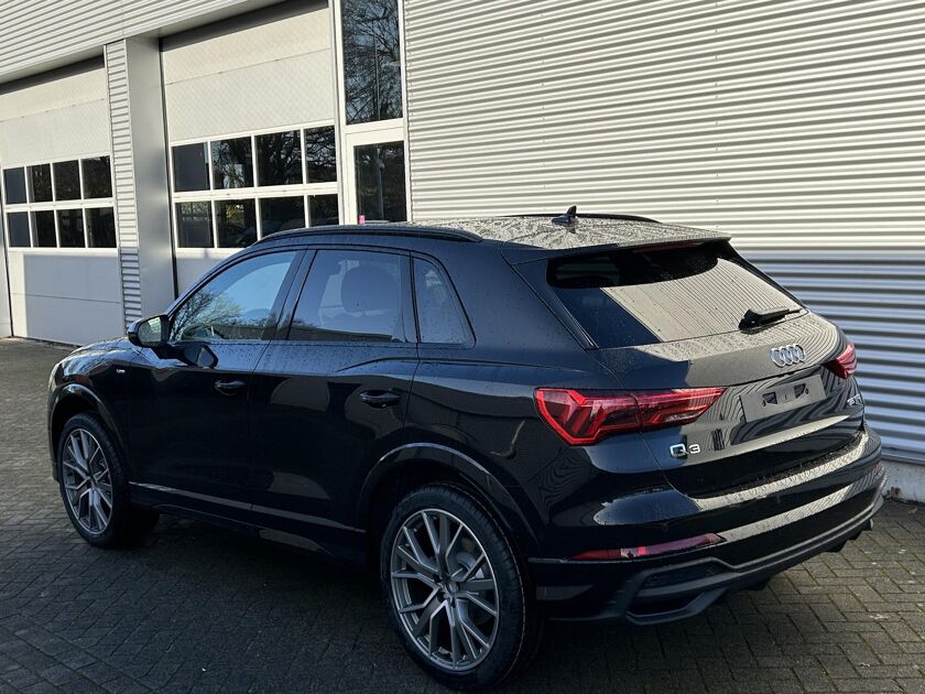 Audi Q3 S edition Competition 35 TFSI 110 kW / 150 pk Hatc Leer | Panoramadak | Stoelverwarming | Camera | Sonos