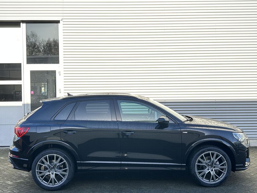 Audi Q3 S edition Competition 35 TFSI 110 kW / 150 pk Hatc Leer | Panoramadak | Stoelverwarming | Camera | Sonos