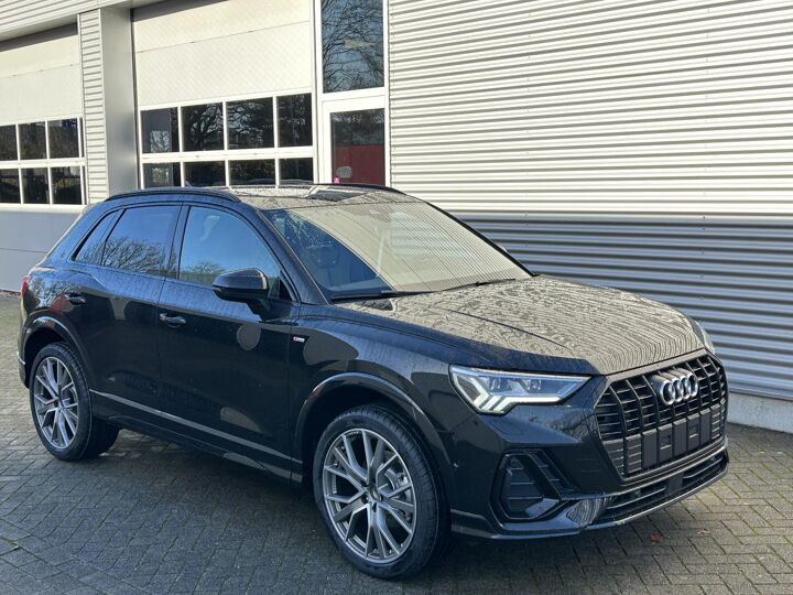 Audi Q3 S edition Competition 35 TFSI 110 kW / 150 pk Hatc Leer | Panoramadak | Stoelverwarming | Camera | Sonos