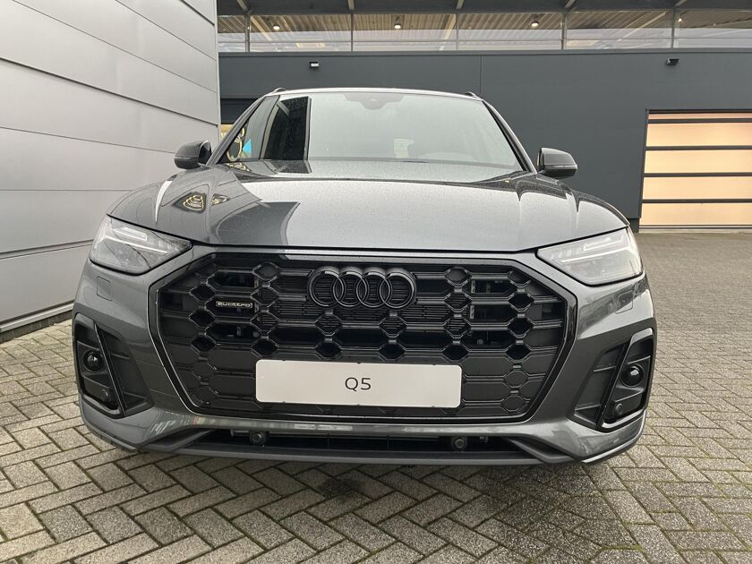 Audi Q5 S edition Competition 50 TFSI e 220 kW / 299 pk SU V 7 versn. S-tronic quattro