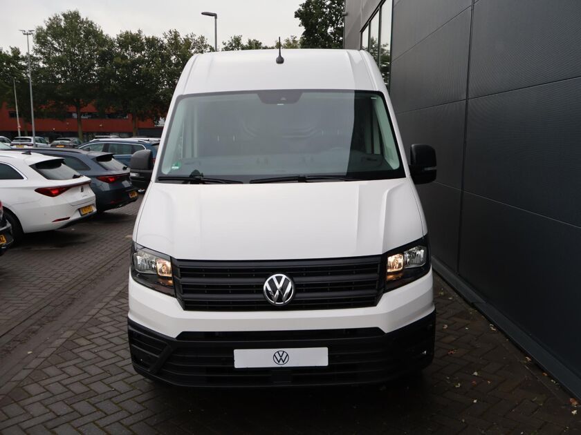 Volkswagen Bedrijfswagens Crafter 30 2.0 TDI L3H3 | 140 PK | Trekhaak | Navigatiesysteem | Twee zitplaatsen rechtsvoor | Parkeersensoren voor en achter |