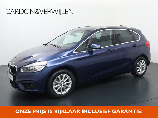 BMW 2-serie Active Tourer 220i Executive Achteruitrijcamera | Afneembare trekhaak | Navigatiesysteem | 16"LM velgen | PDC voor en achteren | ECC |