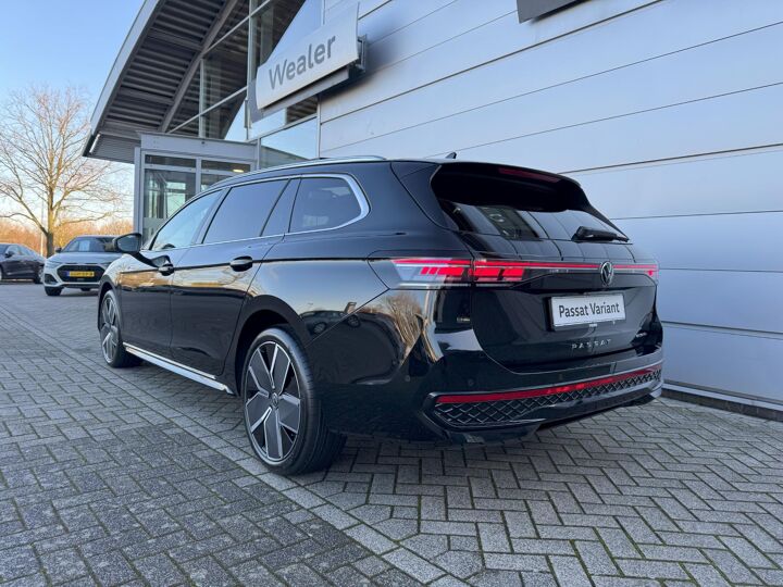 Volkswagen Passat Variant R-Line-Edition 1.5 eHybrid 150 kW / 204 pk Variant 6 versn. DSG | Assistance plus pakket | Trekhaak wegklapbaar | Harman Kardon |