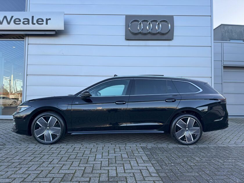 Volkswagen Passat Variant R-Line-Edition 1.5 eHybrid 150 kW / 204 pk Variant 6 versn. DSG | Assistance plus pakket | Trekhaak wegklapbaar | Harman Kardon |