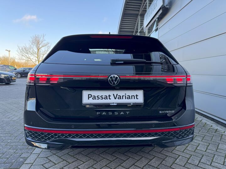 Volkswagen Passat Variant R-Line-Edition 1.5 eHybrid 150 kW / 204 pk Variant 6 versn. DSG | Assistance plus pakket | Trekhaak wegklapbaar | Harman Kardon |