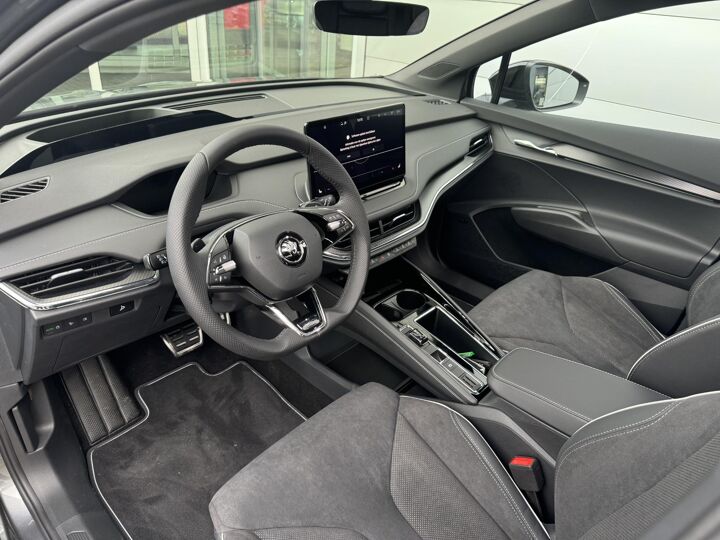 Škoda Enyaq 60 Sportline 180 pk | Navi | Crystal Face | Panodak | 21" | 393 km actieradius |