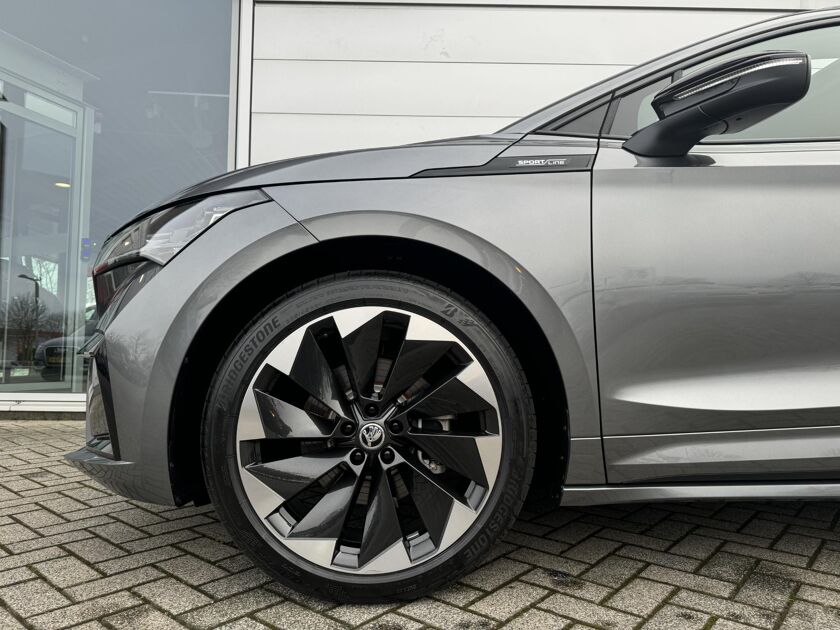 Škoda Enyaq 60 Sportline 180 pk | Navi | Crystal Face | Panodak | 21" | 393 km actieradius |